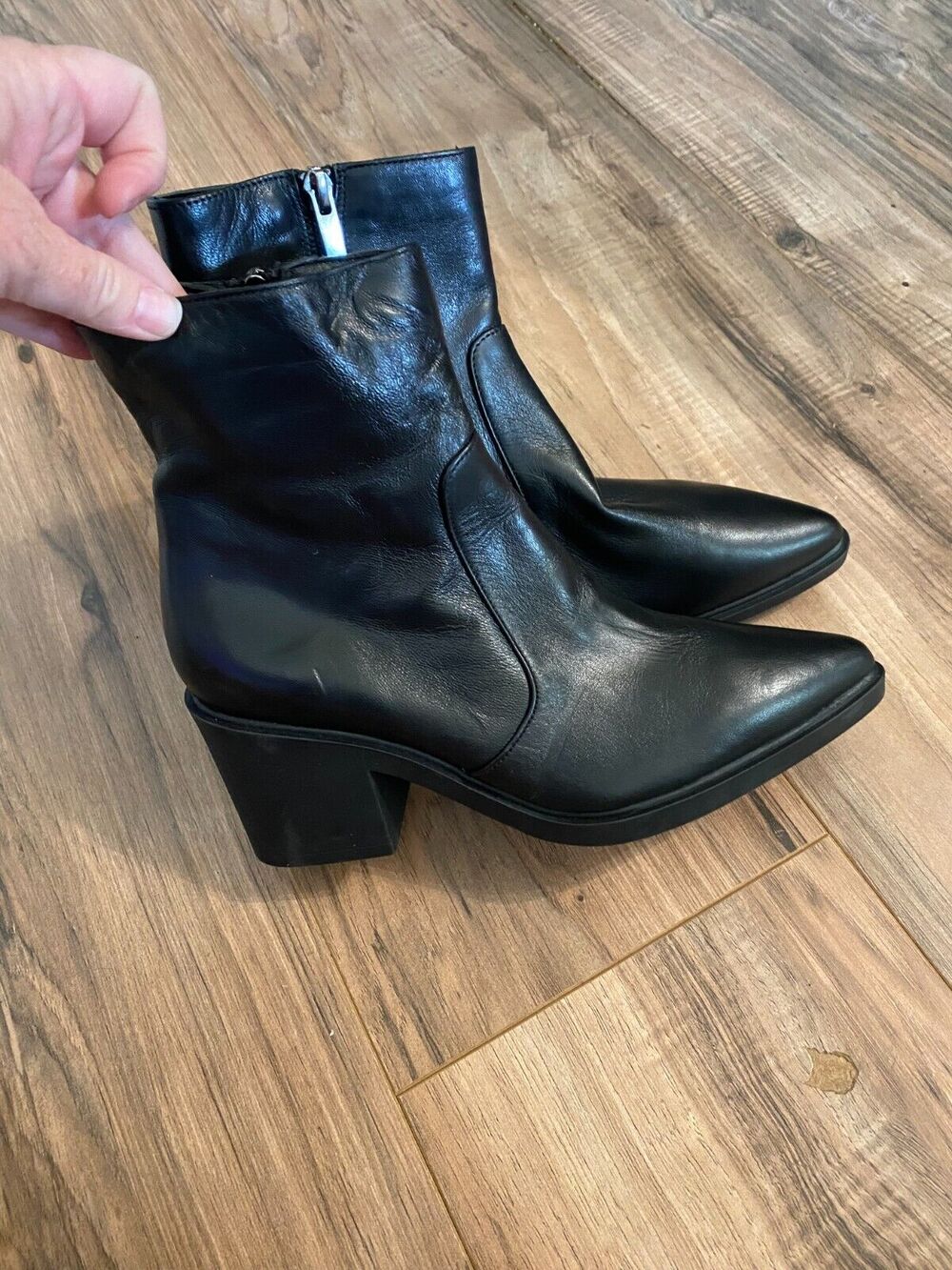 Aquatalia Boots Women's 7.5 M Black Leather Pointed Toe Ankle Bootie LM1022 S22